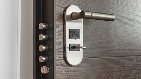 قفل درب ورودی چوبی